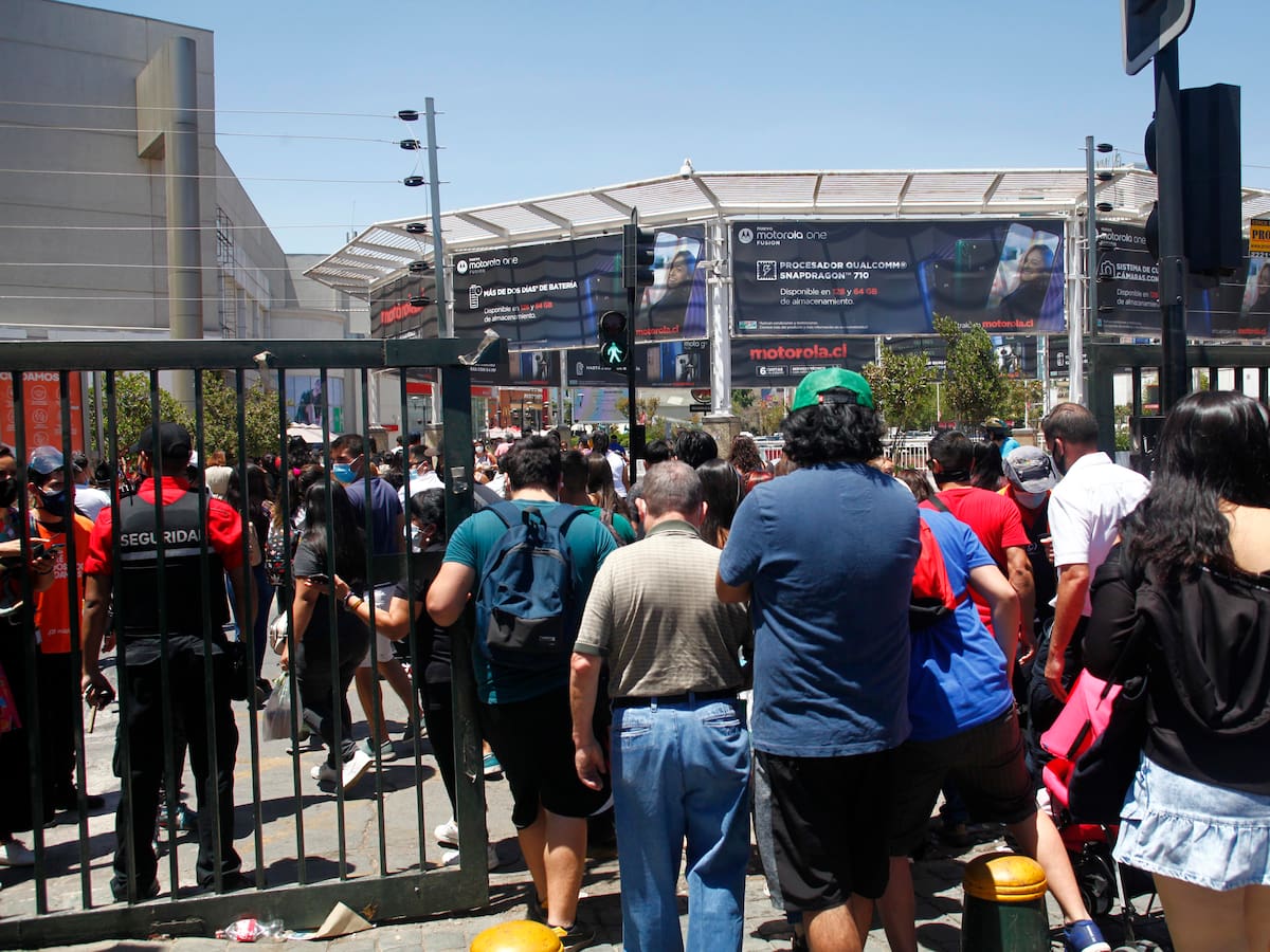 Evacuan Mall Plaza Vespucio por emergencia en centro comercial de La Florida: Carabineros descarta artefacto sospechoso