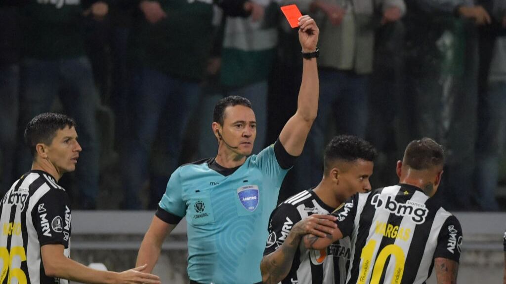 Jorge Valdivia defiende a Eduardo Vargas por su expulsión en Copa Libertadores: "Hay algo muy personal con Roldán"