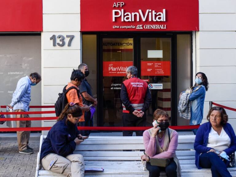 Un 41% está de acuerdo con el proyecto de reforma de pensiones del Gobierno, según encuesta Cadem