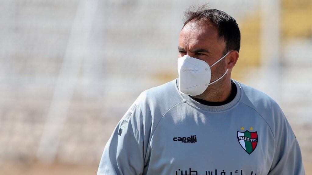 4 de Enero del 2021/SANTIAGOEl Director Tecnico de Palestino Jose Luis Sierra(c) ,durante el partido valido por la Vigésimo Séptima fecha del Campeonato Nacional AFP PlanVital 2020, entre Palestino vs Curico Unido, disputado en el Estadio Municipal de la Cisterna.
FOTO:FRANCISCO LONGA/AGENCIAUNO