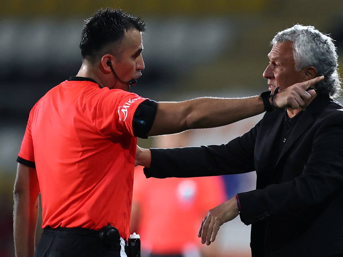 “Un desubicado”: Gorosito acusa a un funcionario de la U de Chile por provocar al plantel de Alianza Lima tras su eliminación