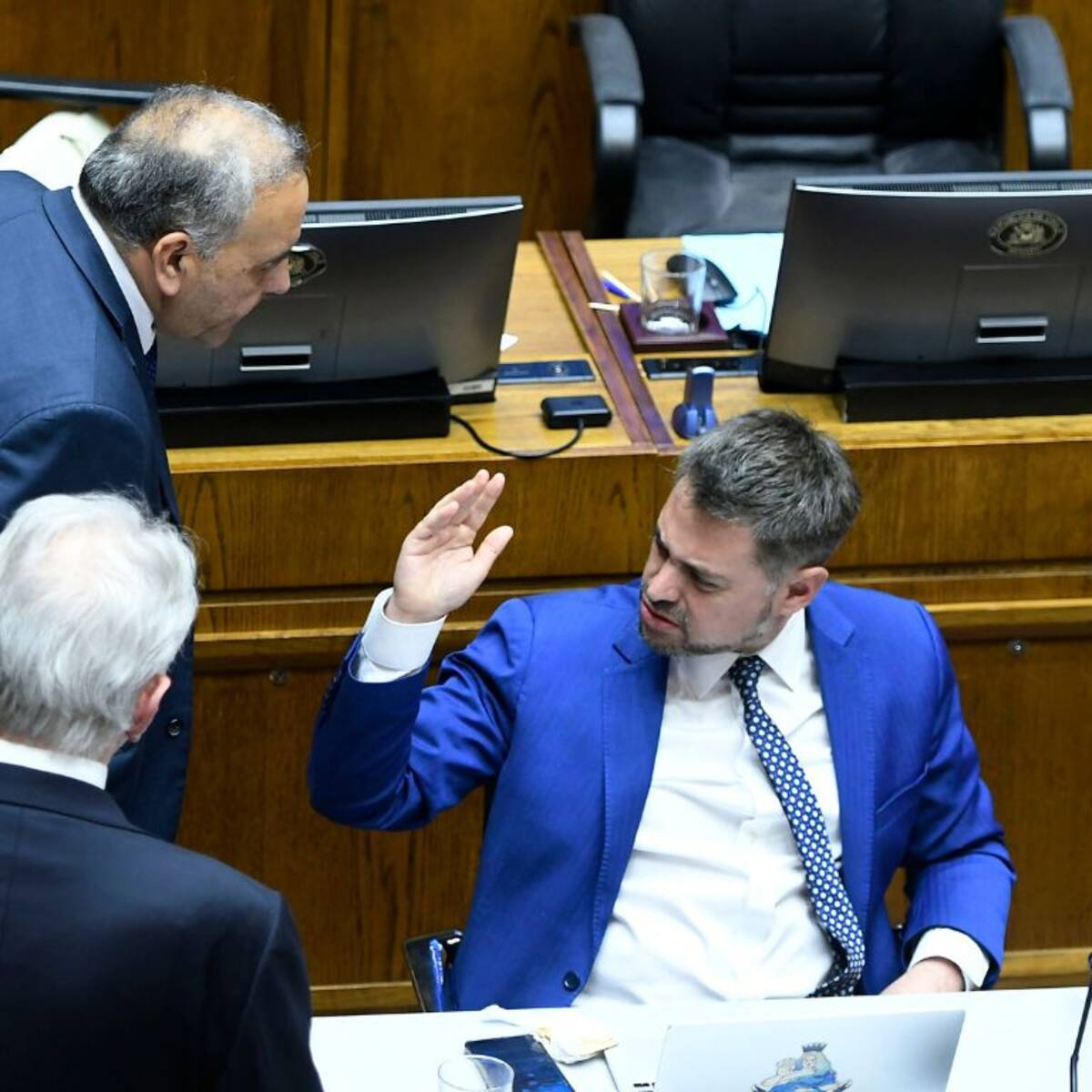 Tras tratarlo de “corrupto”: declaran inadmisible querella de Fidel Espinoza contra Daniel Manouchehri