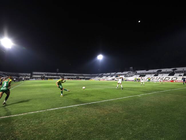 Olimpia y Defensa juegan en un estadio vacío en la Copa Libertadores 2020