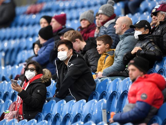 Hinchas en el juego Burnley versus Tottenham