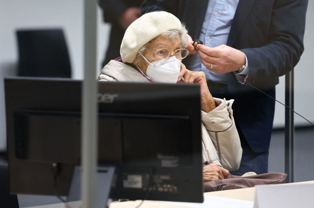 Irmgard Furchner durante el juicio en Itzehoe por crímenes de guerra