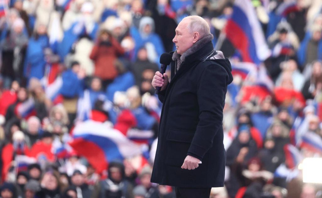 Vladimir Putin asiste a un evento de apoyo en Moscú