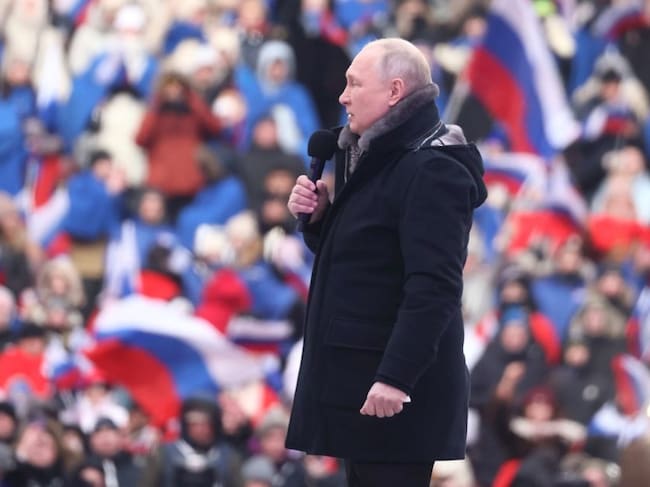 Vladimir Putin asiste a un evento de apoyo en Moscú