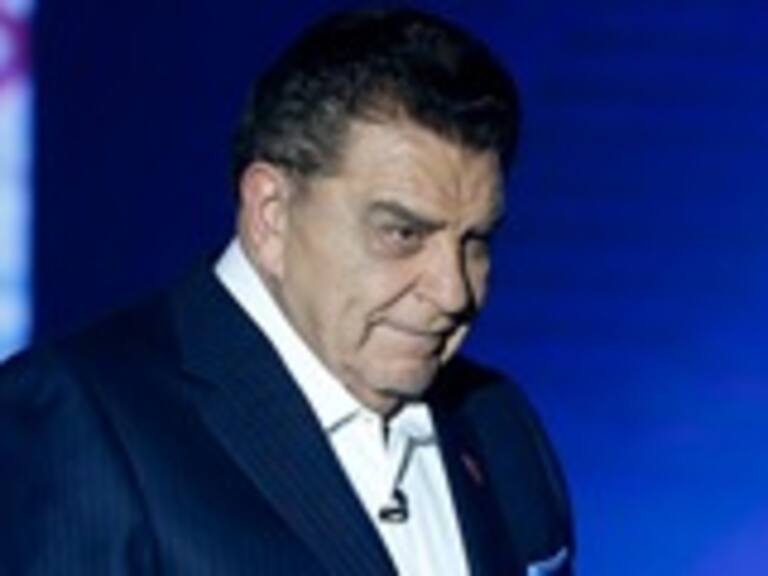 Biógrafa no oficial de Don Francisco cuestiona el paso de su padre por un campo de concentración