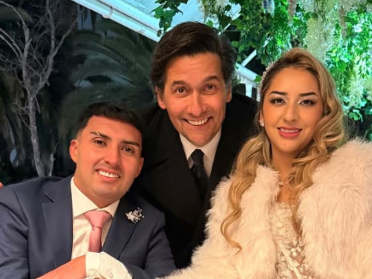 Se comprometieron durante la Teletón 2025 y hoy un reconocido rostro de televisión asistió a su boda y tomó un rol clave: así fue el emotivo momento