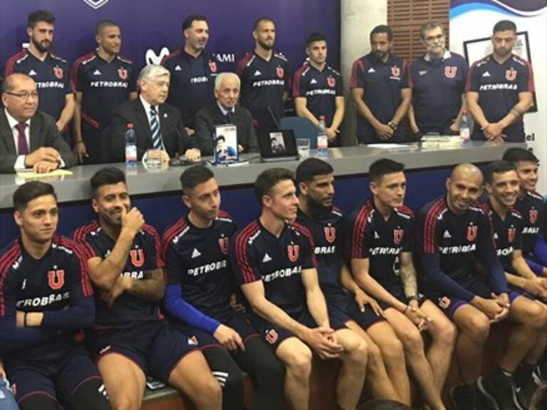 Leonel Sánchez recibió emotivos homenajes en el Centro Deportivo Azul