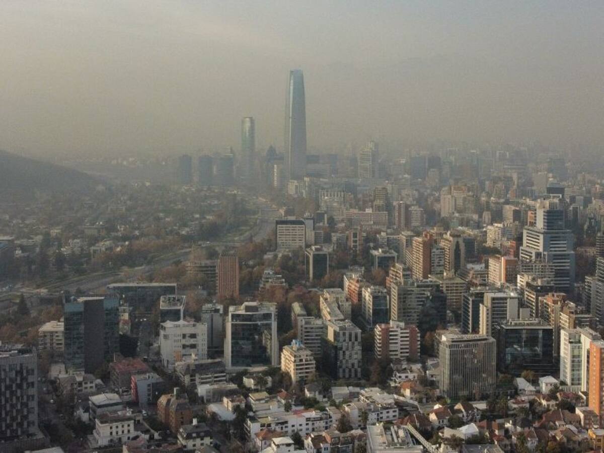 Informe alerta deterioro de calidad del aire en 2025: Santiago está entre las capitales peor evaluadas de Latinoamérica