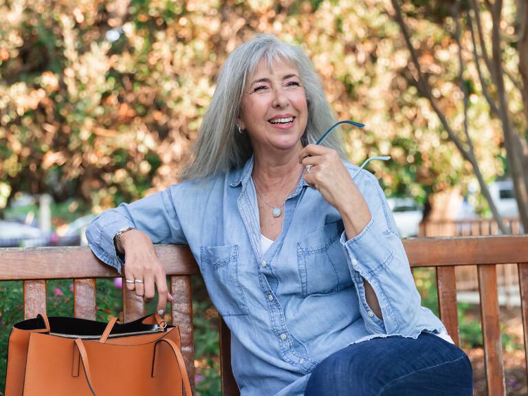 ¿Qué significa que una persona decida lucir las canas y no teñirse? Esto dicen los expertos