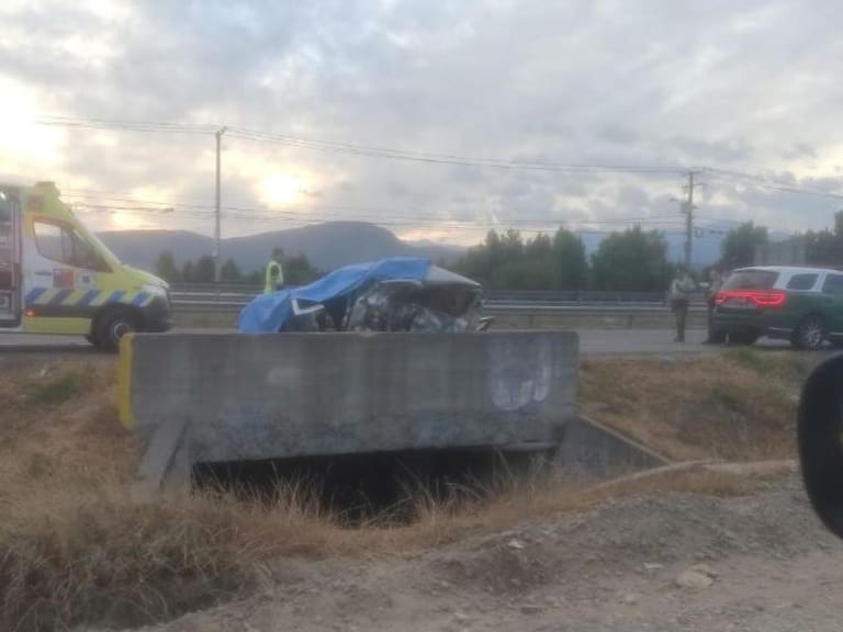 Funcionario de la FACH y su hija de 7 años mueren en choque en Ruta 5 Sur