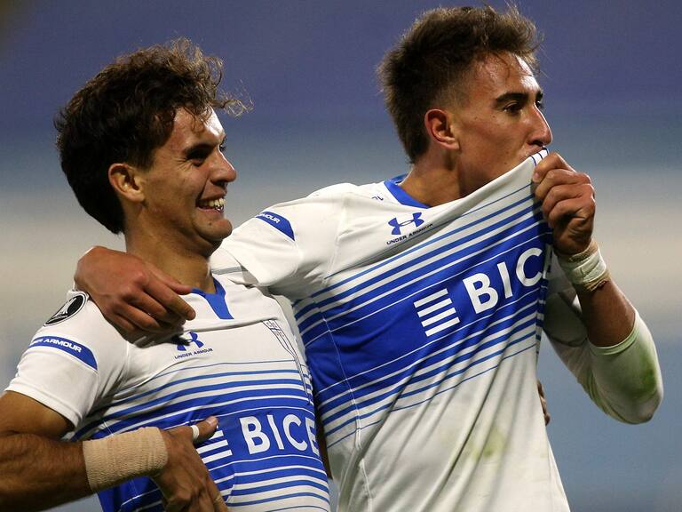 Chile's Universidad Catolica Diego Valencia (R) celebrates a goal during the Copa Libertadores football tournament group stage match between Chile's Universidad Catolica and Colombia's Atletico Nacional at the San Carlos de Apoquindo in Santiago, on May 26, 2021. (Photo by CLAUDIO REYES / AFP) (Photo by CLAUDIO REYES/AFP via Getty Images)
