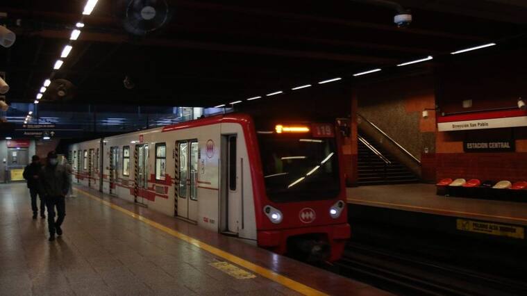 15 de Mayo del 2021/ SANTIAGO
Metro dispone de pasaje gratuitopor motivo de las elecciones de Constituyentes, Municipales y Gobernadores
FOTO: LUIS ENRIQUE SEVILLA FAJARDO/AGENCIAUNO