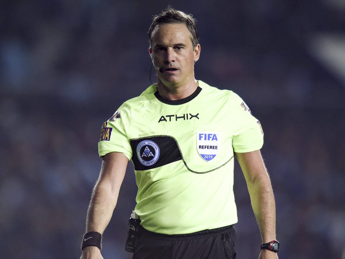 Árbitro argentino Patricio Loustau será el encargado de impartir justicia entre Chile y Brasil por Copa América