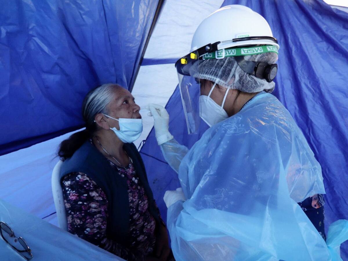 Informe Epidemiológico: disminuyen casos activos de Covid-19 en la RM y el Maule va al alza