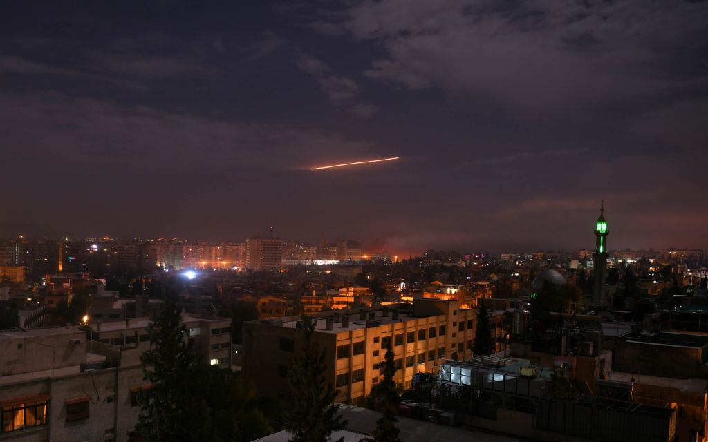 Imagen de la defensa antiaérea siria que intercepta misiles