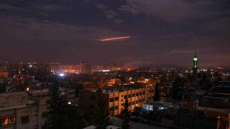 Imagen de la defensa antiaérea siria que intercepta misiles