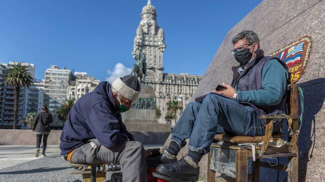 MONTEVIDEO, URUGUAY - MAY 07: A customer gets his shoes polished at Plaza Independencia on May 07, 2020 in Montevideo, Uruguay. President Lacalle Pou called for a reopening of certain industries and encouraged people to take preventive measures against COVID-19 to get back to normal. (Photo by Ernesto Ryan/Getty Images)