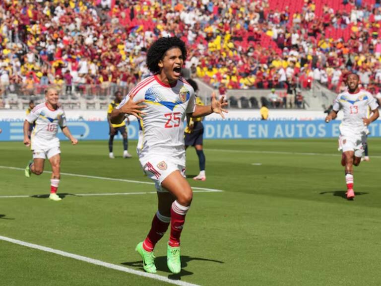 Tremendo día para la UC: aseguran que Eduard Bello se convirtió en su cuarto refuerzo solo horas después de concretar el retorno de Gary Medel