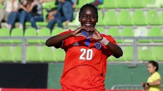 Mary Valencia recibió su carta de nacionalidad y podrá jugar el Sudamericano Sub-20 con la Roja Femenina