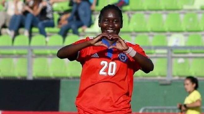 Mary Valencia recibió su carta de nacionalidad y podrá jugar el Sudamericano Sub-20 con la Roja Femenina