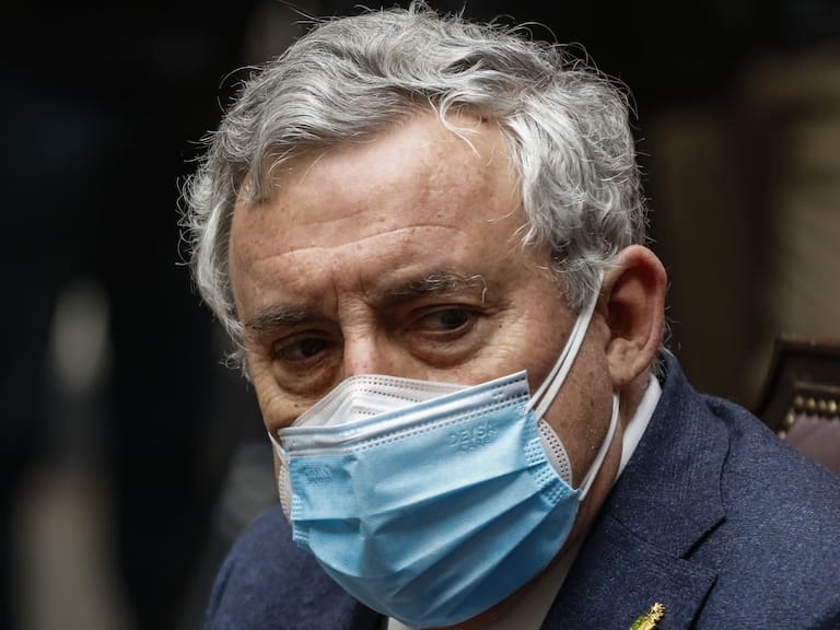 Rector de la Universidad de Chile envió nueva carta a Azul Azul: Pidió más comunicación y felicitó al plantel femenino