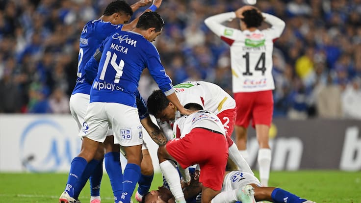Rodrigo Contreras preocupa a todos en Copa Sudamericana: fuerte golpe lo deja desplomado en el piso