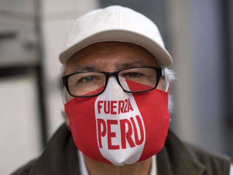LIMA, PERU - APRIL 24: A man wears a face mask during coronavirus lockdown on April 24, 2020 in Lima, Peru. After 40 days of government-ordered lockdown and over 20,000 positive cases registered, President Vizcarra extended protective measures until May 10.  (Photo by Stringer/Getty Images)
