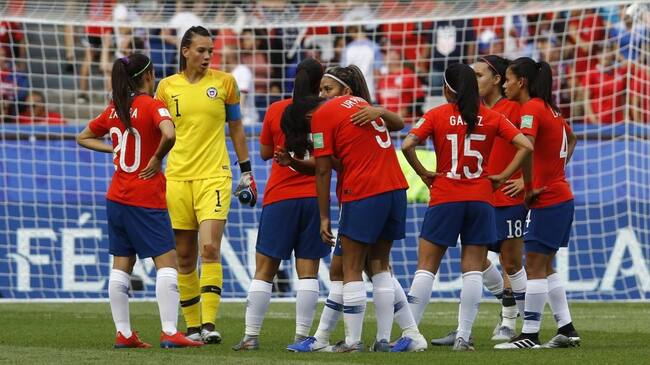 16 de Junio de 2019/PARISChristiane Endler y María José Urrutia durante el partido por el grupo F del Mundial Femenino Francia 2019 entre las selecciones de Chile vs EEUU jugado en el Estadio Parc des Princes de Paris
FOTO: MARIO DAVILA/AGENCIAUNO