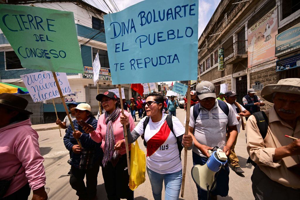 Manifestantes piden la salida de la presidente interina del Perú Dina Boluarte