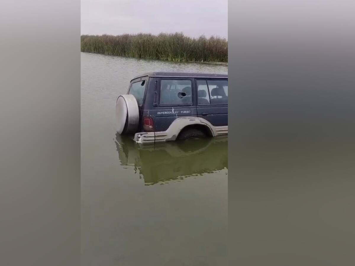 Indignación en La Serena: jeep queda más de 12 horas atrapado en Humedal Río Elqui