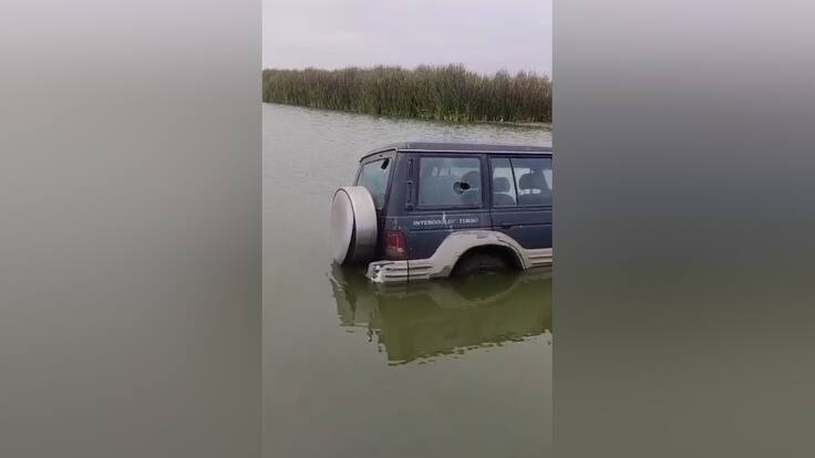 Vehículo queda atrapado por más de 12 horas en medio del Humedal Río Elqui