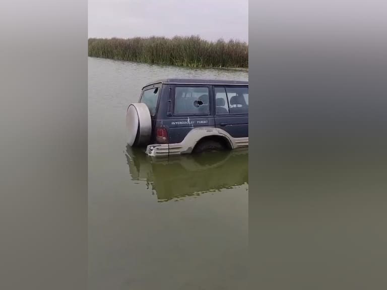 Vehículo queda atrapado por más de 12 horas en medio del Humedal Río Elqui