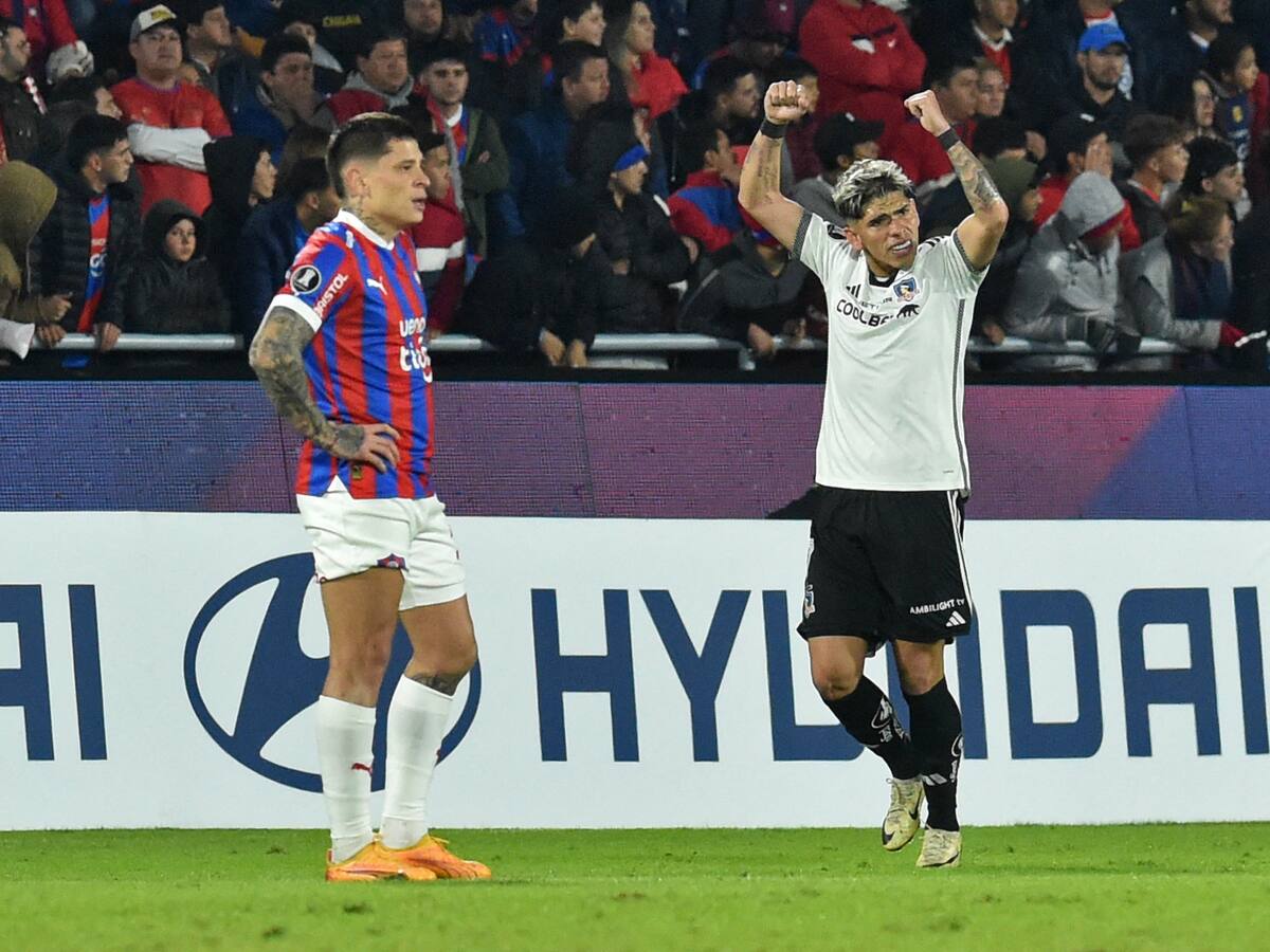 El gol de Carlos Palacios para abrir el marcador en el duelo entre Colo Colo y Cerro Porteño por Copa Libertadores