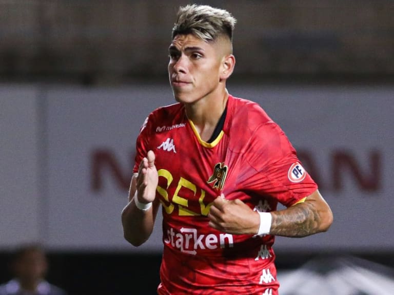 Unión Española se reúne con Carlos Palacios y reconoce dificultades para repatriarlo: "Él se muere por venir, pero lo vemos difícil"