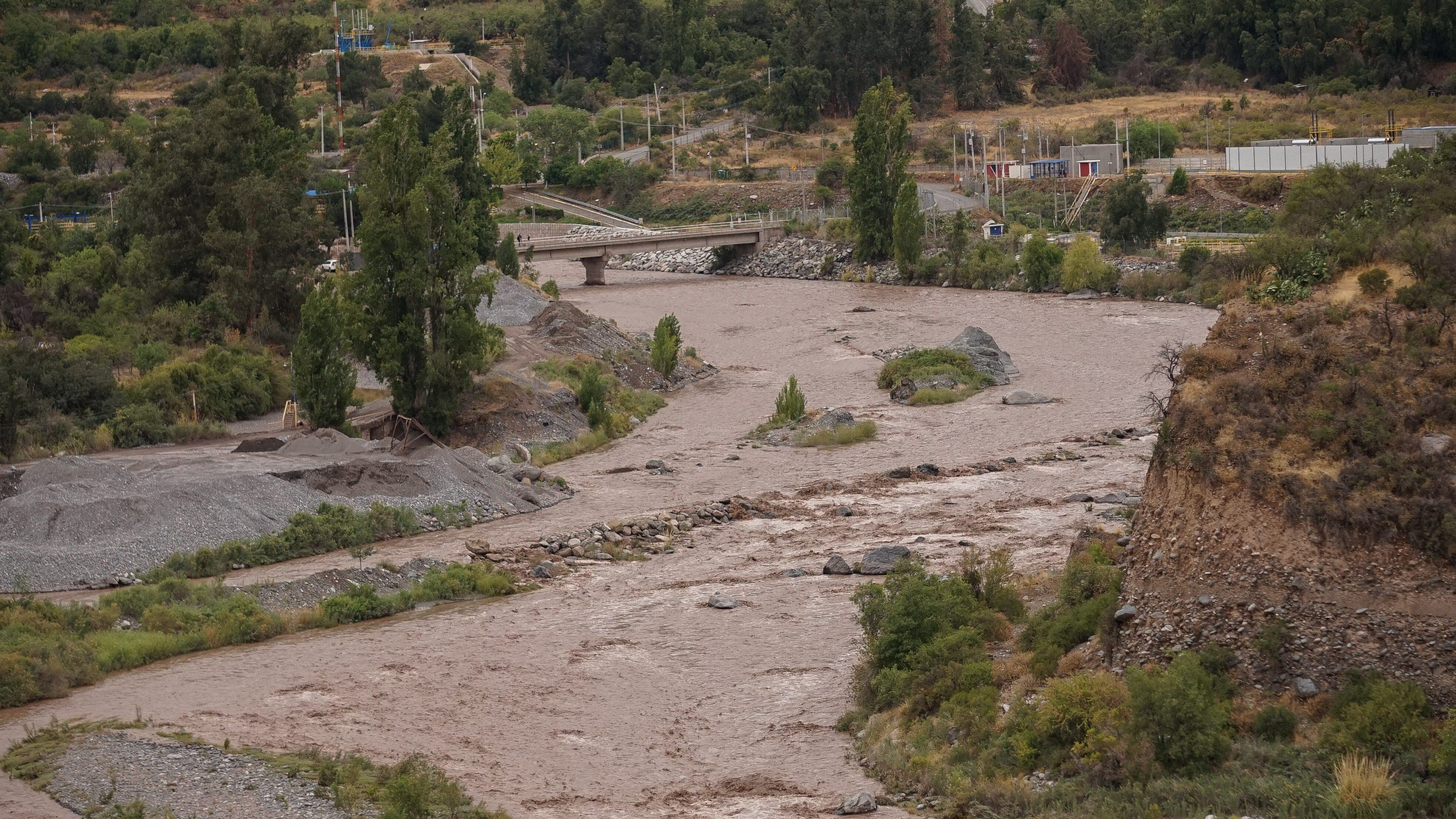 Aguas Andinas por turbiedad del Río Maipo