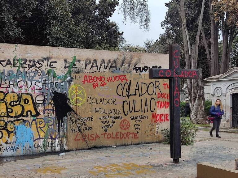 Tumba de Jaime Guzmán es vandalizada