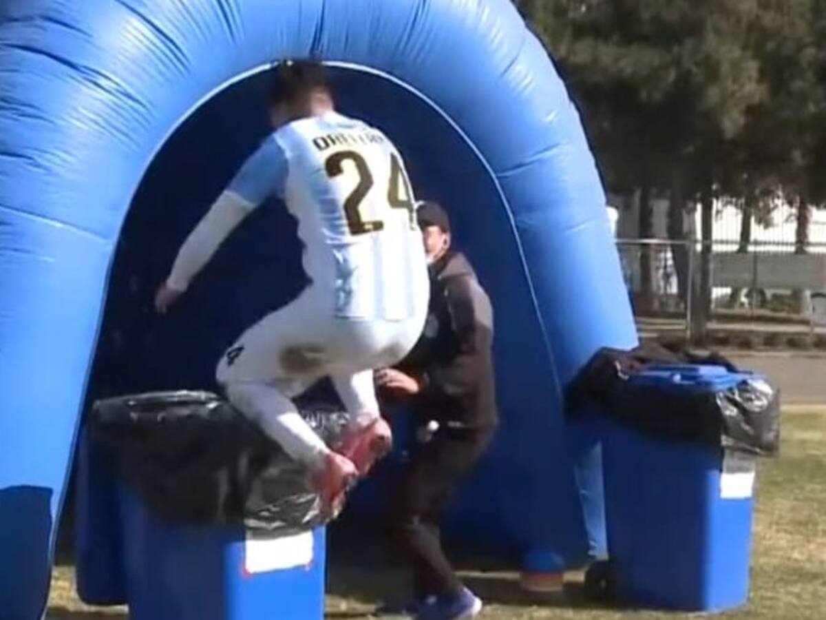 Delantero de Magallanes celebró un gol saltando dentro de un basurero y ahora lo contactó una empresa de tarros de basura para un convenio