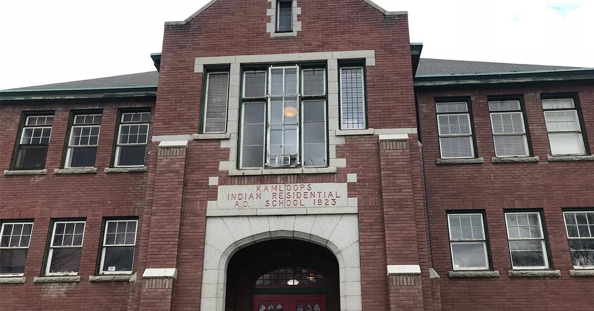 Frontis del internado católico Kamloops Indian Residential School de Canadá