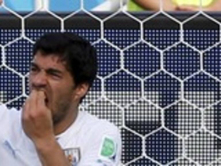 Castigo: Luis Suárez quedó fuera del Mundial y sin fútbol por cuatro meses