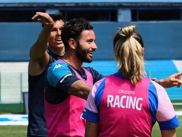 Eugenio Mena fue protagonista de histórico entrenamiento mixto en Racing: hubo algarabía en las tribunas