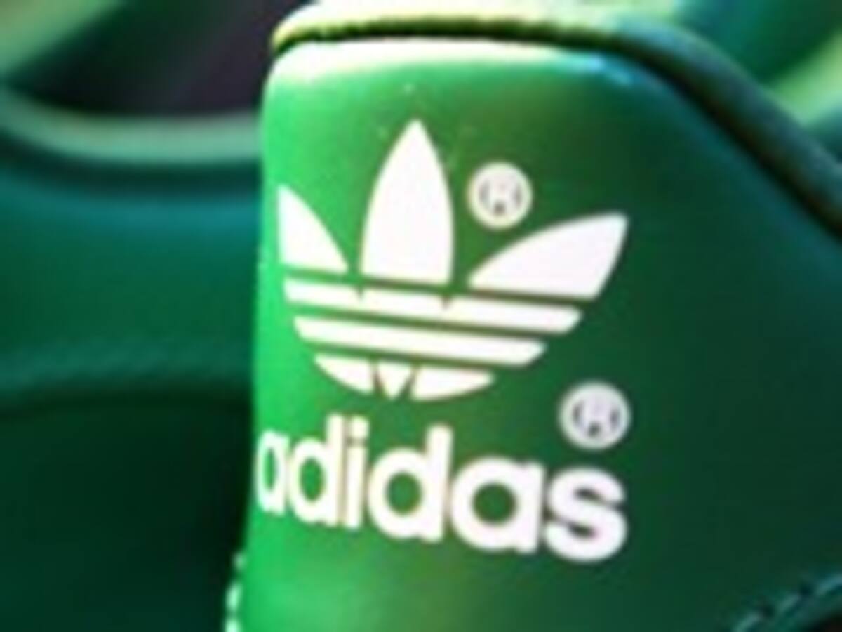 Adidas deberá compensar a consumidores por incumplimientos en ventas online