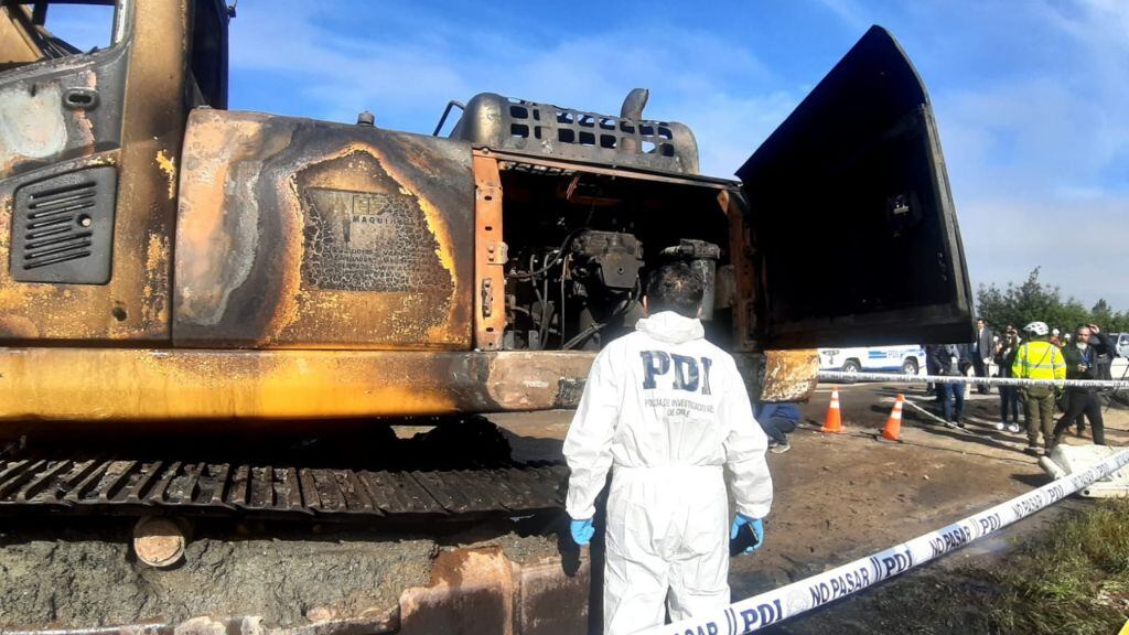 Maquinaria incendiada, ataque incendiario, región del biobío, 1024x576 jpg ok