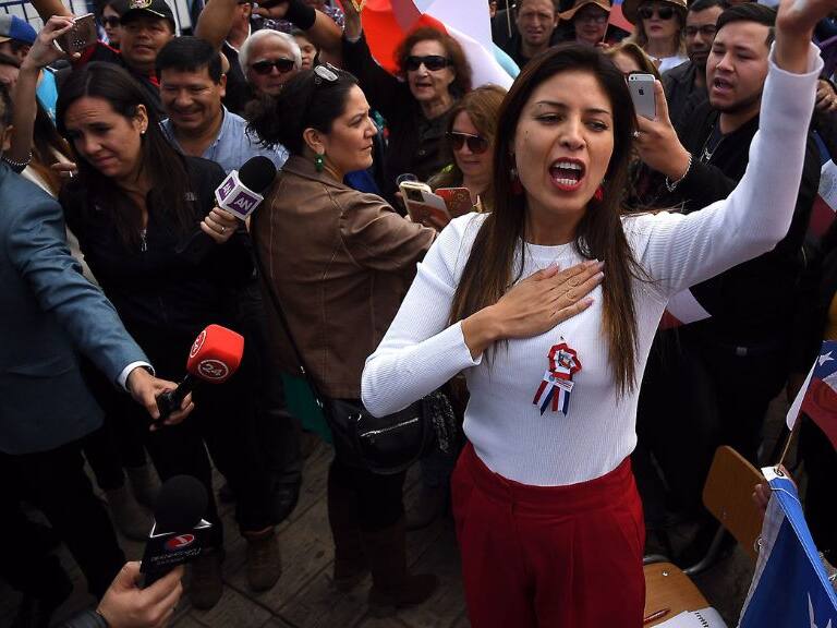 Karen Rojo, 1024x576 jpg ok