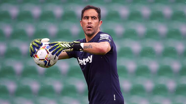 ELCHE, SPAIN - APRIL 04: Claudio Bravo of Real Betis warms up prior to the La Liga Santander match between Elche CF and Real Betis at Estadio Martinez Valero on April 04, 2021 in Elche, Spain. Sporting stadiums around Spain remain under strict restrictions due to the Coronavirus Pandemic as Government social distancing laws prohibit fans inside venues resulting in games being played behind closed doors. (Photo by Francisco MaciaQuality Sport Images/Getty Images)