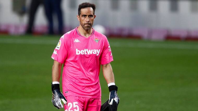 BARCELONA, SPAIN - NOVEMBER 07: Claudio Bravo of Real Betis looks on during the La Liga Santader match between FC Barcelona and Real Betis at Camp Nou on November 07, 2020 in Barcelona, Spain. (Photo by Eric Alonso/Getty Images)