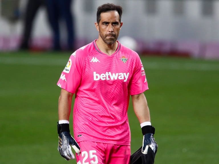 BARCELONA, SPAIN - NOVEMBER 07: Claudio Bravo of Real Betis looks on during the La Liga Santader match between FC Barcelona and Real Betis at Camp Nou on November 07, 2020 in Barcelona, Spain. (Photo by Eric Alonso/Getty Images)