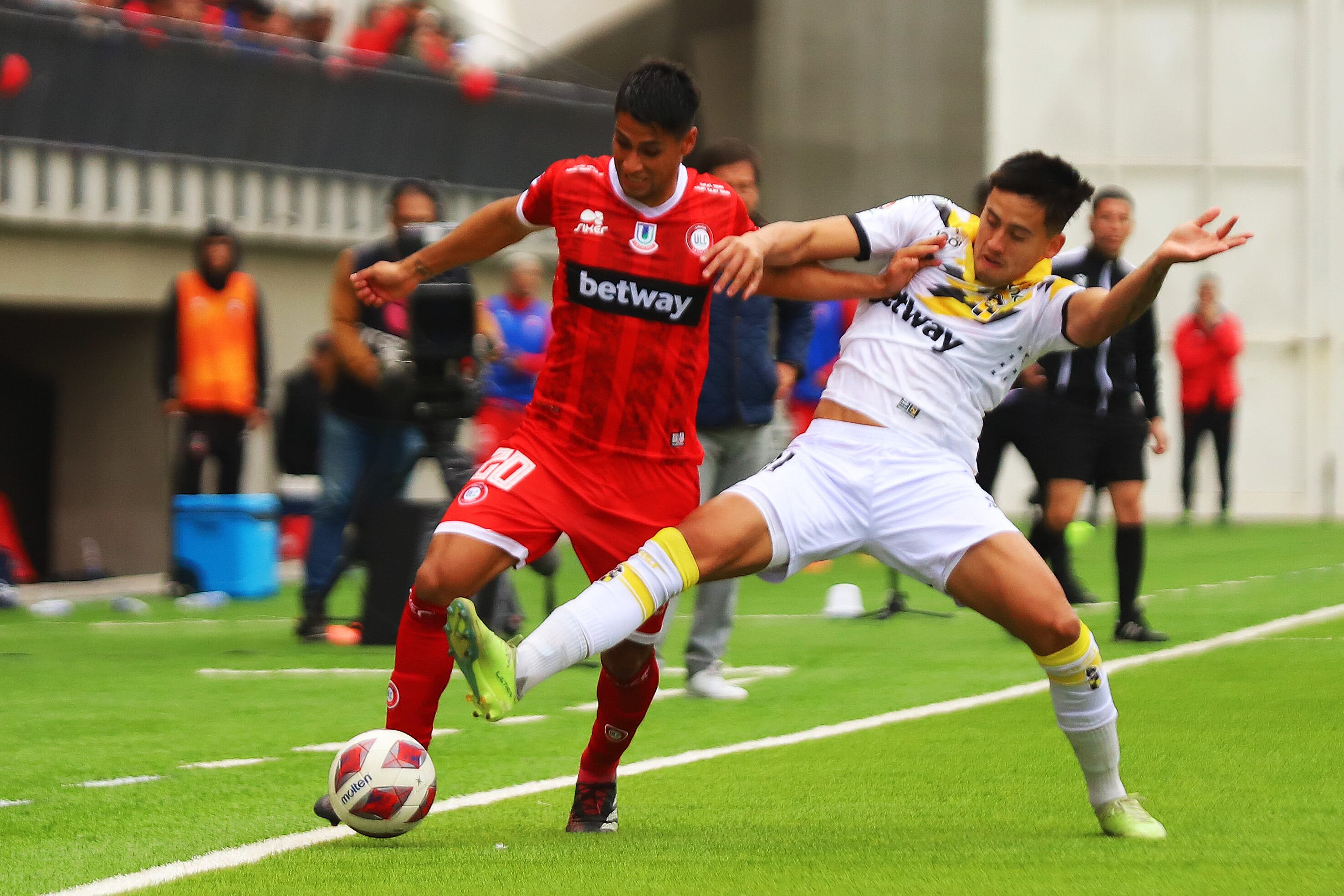"Piratas" y "cementeros" darán el puntapié inicial a la penúltima fecha de la Primera División.